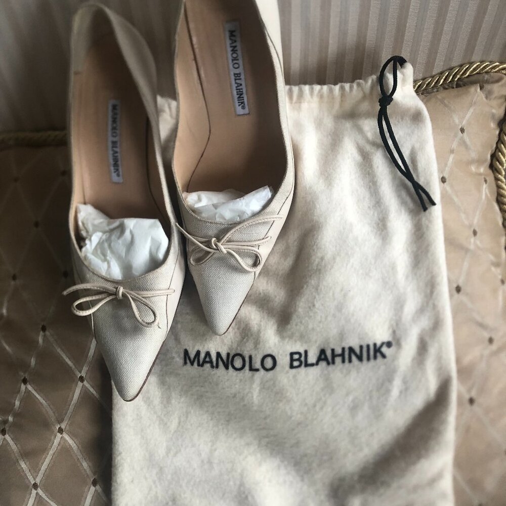 Authentic Manolo Blahnik shoes 38 1/2 Ivory/Cream leather, Linen at toe/trim EUC